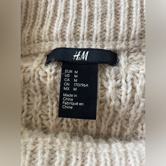 H&M Soft Beige Crew Neck Sweater - Picture 3 of 4